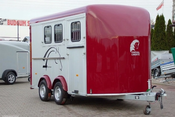 Ogłoszenie - Przyczepa do przewozu koni Przyczepa Aluminiowa Trzykonna marki Debon Cheval Liberte Przyczepa model Minimax - 86 800,00 zł