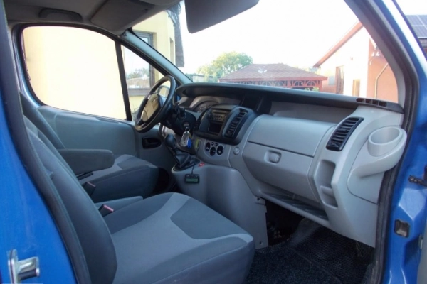 Ogłoszenie - Renault Trafic 2,0 DCI 2009 rok 3 osobowy przebieg 150 tys klima - 30 900,00 zł