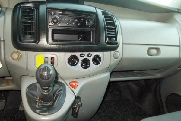 Ogłoszenie - Renault Trafic 2,0 DCI 2009 rok 3 osobowy przebieg 150 tys klima - 30 900,00 zł