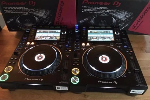 Ogłoszenie - 2x Pioneer CDJ 2000NXS2 DJ Multi Player i 1x DJM-900NXS2 DJ Mixer = 2600EUR - 8 200,00 zł