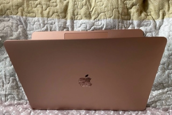 Ogłoszenie - Macbook Air A1932 i5/8GB/256GB Gold Rose 2020 - 2 890,00 zł