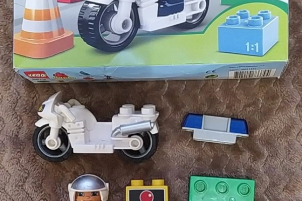 Ogłoszenie - Motocykl policyjny Lego Duplo 5679 - 20,00 zł