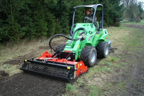 Ogłoszenie - Usługi miniładowarką Avant i minikoparką Kubota - Turek - 1 234,00 zł