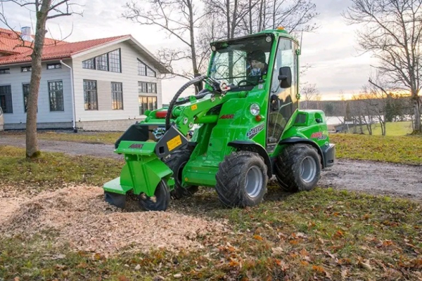 Ogłoszenie - Usługi miniładowarką Avant i minikoparką Kubota - Turek - 1 234,00 zł