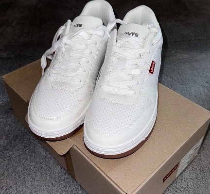 Ogłoszenie - #OKAZJA#NOWE#NIEUŻYWANE#TANIO#ORYGINALNE#BUTY LEVIS#SNEAKERS#REGULAR WHITE#ROZMIAR 39 - 110,00 zł