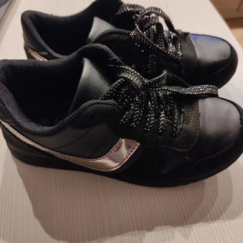 Ogłoszenie - Sportowe adidasy - 30,00 zł