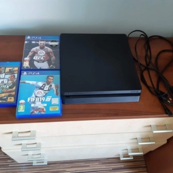 Ogłoszenie - PlayStation 4, 1 TB + 3 gry - Dolnośląskie - 800,00 zł