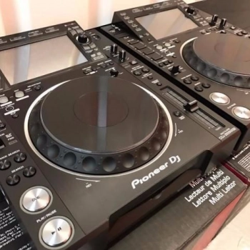 Ogłoszenie - 2x Pioneer CDJ 2000NXS2 DJ Multi Player i 1x DJM-900NXS2 DJ Mixer = 2600EUR - 8 200,00 zł