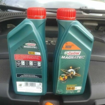 Ogłoszenie - 2 Oleje Castrol Magnatec 5w40 C3 1 pełny, 1 prawie pełny - 45,00 zł