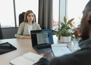 Blog: Poradnik dla osób szukających pracy: jak wyróżnić swoje ogłoszenie lub CV