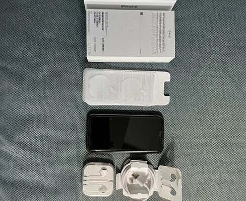 Ogłoszenie - Bardzo zadbany Apple iPhone 11 64GB z akcesoriami - 1 999,00 zł