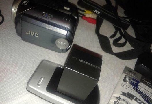 Ogłoszenie - kamera cyfrowa JVC Everio zoom 32 dysk HDD 30gb SD USB - 550,00 zł