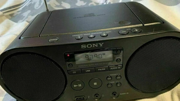 Ogłoszenie - Radioodtwarzacz SONY z radiem FM, CD, USB, AUX, gratis płyty - 280,00 zł