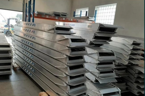 Ogłoszenie - Zestaw najazdów alumioniowych, najazdy aluminiowe 3m 10 ton. - 4 800,00 zł