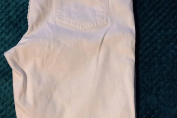 Ogłoszenie - Białe spodnie marki MOHITO - 80,00 zł