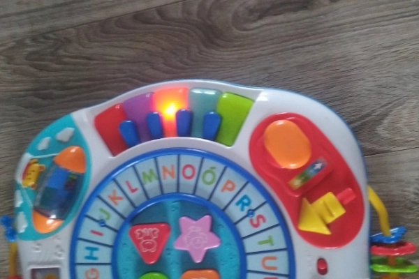 Ogłoszenie - Puzzle Trefl Myszka Miki i Pluto w wesołym miasteczku 30 el. - 12,00 zł