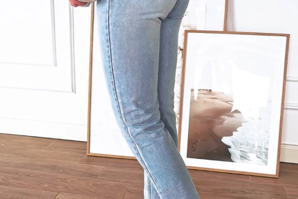 Ogłoszenie - SPODNIE ALVARO JEANS MOM FIT HIGH WAIST JASNY NIEBIESKI - 129,99 zł