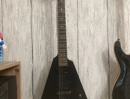 Ogłoszenie - Gitara elektryczna dobra do metalu Schecter Demon V-1 plus gratisy - 1 800,00 zł