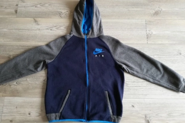 Ogłoszenie - Nike bluza chłopięca - 50,00 zł