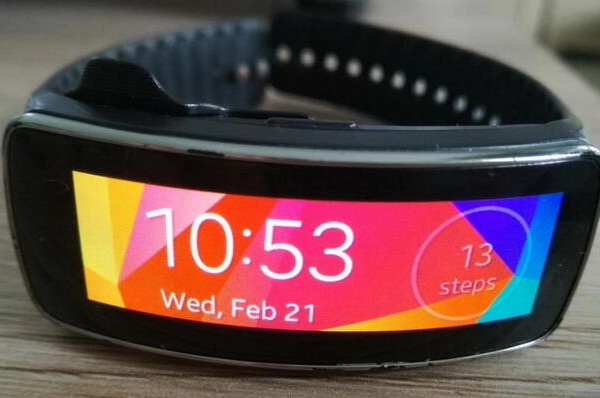 Ogłoszenie - Smartwatch Samsung Gear Fit, ekran sAMOLED, folia na ekranie - 120,00 zł