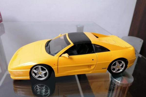 Ogłoszenie - METALOWE AUTKO FERRARI F355 GTS - UT Models 1/18 HOT WHEELS - 270,00 zł