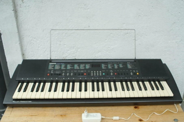 Ogłoszenie - Keyboard Yamaha PSR-300 z osprzętem, klawiatura dynamiczna - 400,00 zł