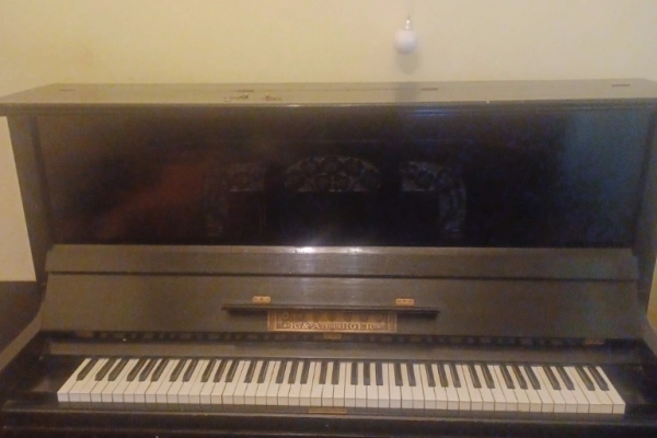 Ogłoszenie - Sprzedam solidne pianino niemieckie - 1 000,00 zł
