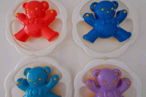 Ogłoszenie - Grzechotka do rączki w kształcie misia. - 2,00 zł