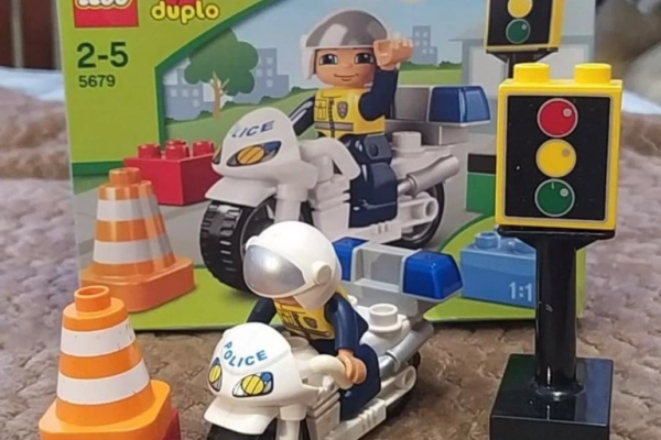 Ogłoszenie - Motocykl policyjny Lego Duplo 5679 - 20,00 zł