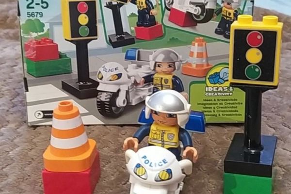 Ogłoszenie - Motocykl policyjny Lego Duplo 5679 - 20,00 zł