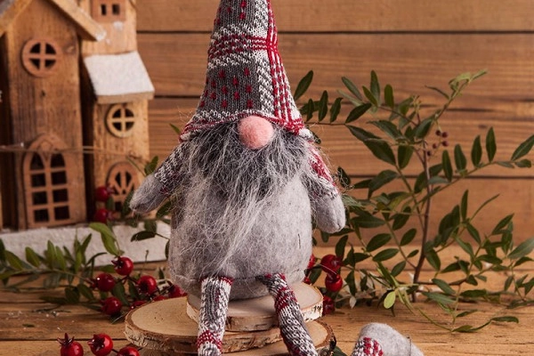 Ogłoszenie - SKRZAT świąteczny krasnal w czapce w kratkę siedzący 41cm PROMOCJA - 20,00 zł