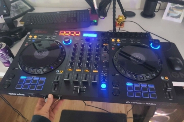 Ogłoszenie - Pioneer DDJ-FLX6 4-kanałowy kontroler DJ do Rekordbox i Serato DJ Pro w magazynie na sprzedaż - Malbork - 2 100,00 zł