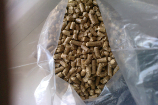 Ogłoszenie - Sprzedam pellet drzewny worki 15kg, (Din plus/EN plus) pellet drzewny A1 - Białogard - 220,00 zł
