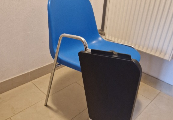 Ogłoszenie - Krzesła z pulpitami - Mazowieckie - 60,00 zł