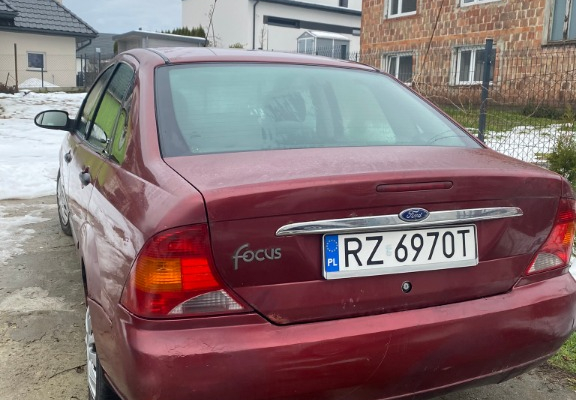 Ogłoszenie - Sprzedam Ford Focus 1,6 benzyna z 2000r. - Rzeszów - 2 000,00 zł