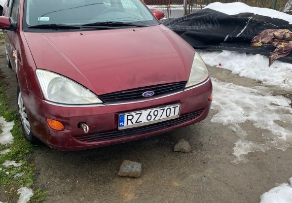 Ogłoszenie - Sprzedam Ford Focus 1,6 benzyna z 2000r. - Rzeszów - 2 000,00 zł