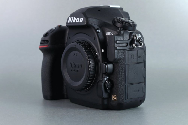 Ogłoszenie - Nikon D850 w oryginalnym opakowaniu - Hiszpania - 3 200,00 zł