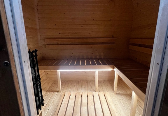 Ogłoszenie - Sauna Beczka 2,4m z Tarasem i Siedziskami - 8 990,00 zł