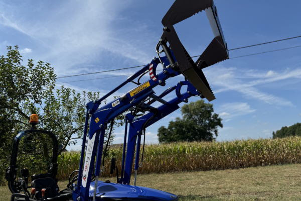 Ogłoszenie - ŁADOWACZ do traktora ogrodniczego do mini traktorka Farmtrac z samopoziomowaniem - 10 500,00 zł