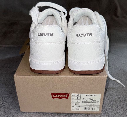 Ogłoszenie - #OKAZJA#NOWE#NIEUŻYWANE#TANIO#ORYGINALNE#BUTY LEVIS#SNEAKERS#REGULAR WHITE#ROZMIAR 39 - 110,00 zł