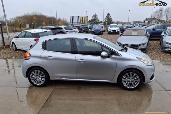 Ogłoszenie - 208  1,2 benz. klima kamera navi alu wspomaganie zarejestrowany. Zdjęcie 4