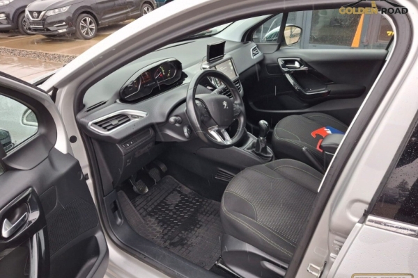 Ogłoszenie - 208  1,2 benz. klima kamera navi alu wspomaganie zarejestrowany. Zdjęcie 9