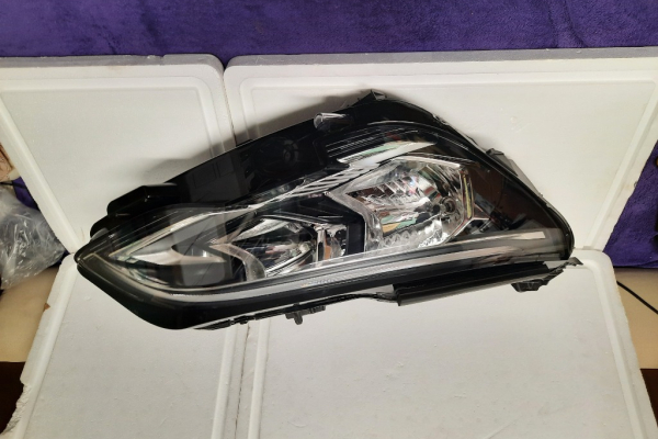 Ogłoszenie - Polecam -Lampa przednia prawa Peugeot 3008 i5008 II 2016-2021 - Mazowieckie - 485,00 zł