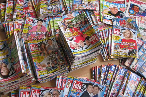 Ogłoszenie - Stare kolorowe gazety, 10 kg, czasopisma na podpałkę, do pakowania, czytania, wypełniacz - Kraków - 25,00 zł