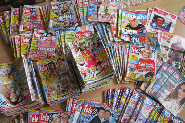Ogłoszenie - Stare kolorowe gazety, 10 kg, czasopisma na podpałkę, do pakowania, czytania, wypełniacz - Kraków - 25,00 zł