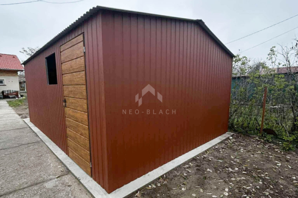 Ogłoszenie - Garaż blaszany 4,5x6m - brama uchylna - drzwi - okno - jasny brąz - drewnopodobny - dach dwuspadowy NB453 - Mrągowo - 8 780,00 zł