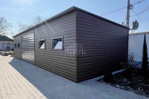 Ogłoszenie - Garaz blaszany 13,5x4,5m - Brama dwuskrzydłowa - 4x okno - ciemny orzech - drewnopodobny - dach spad w tył TS1016 - Żnin - 25 250,00 zł