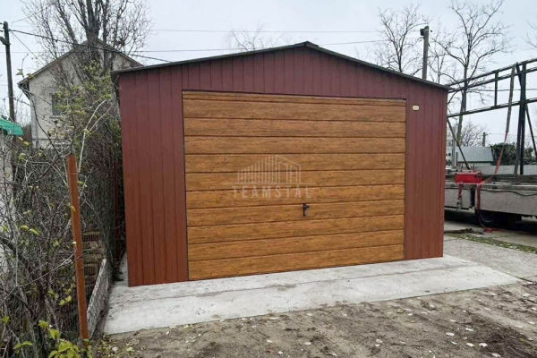 Ogłoszenie - Garaż blaszany 4,5x6m - brama uchylna - drzwi - okno - ciemny brąz - drewnopodobny - dach dwuspadowy TS1017 - Grudziądz - 8 200,00 zł