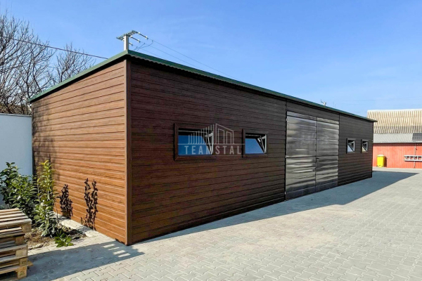 Ogłoszenie - Garaz blaszany 13,5x4,5m - Brama dwuskrzydłowa - 4x okno - ciemny orzech - drewnopodobny - dach spad w tył TS1016 - Żnin - 25 250,00 zł