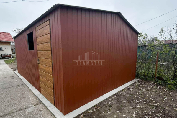 Ogłoszenie - Garaż blaszany 4,5x6m - brama uchylna - drzwi - okno - ciemny brąz - drewnopodobny - dach dwuspadowy TS1017 - Grudziądz - 8 200,00 zł